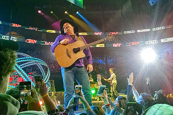 Garth Brooks Image