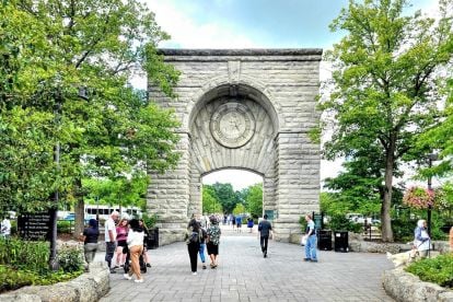 Niagara Falls USA: 3 Waterfalls Guided Walking Tour