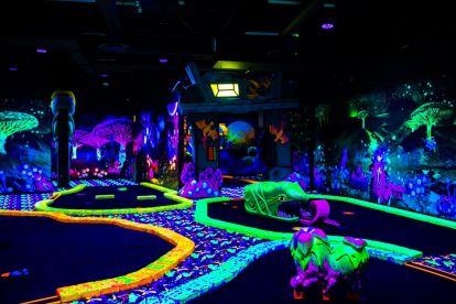 Blacklight Mini Golf - American Dream (NJ)