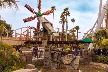 Knott's Berry Farm - One Day Tickets