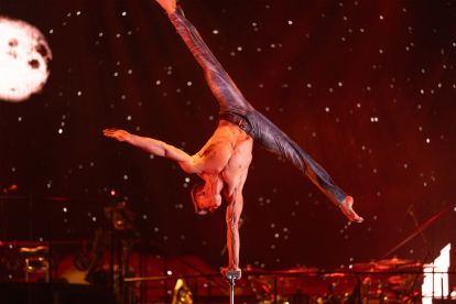 Mad Apple by Cirque du Soleil 		
