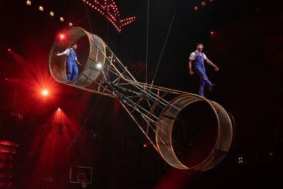 Mad Apple by Cirque du Soleil 		