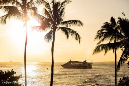 Three Star Sunset Dinner & Show Cruise